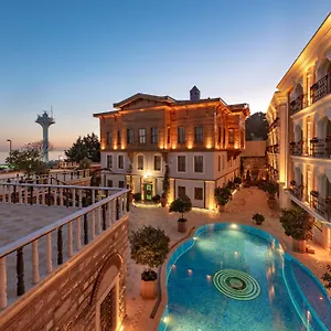 Seven Hills Palace & מלון